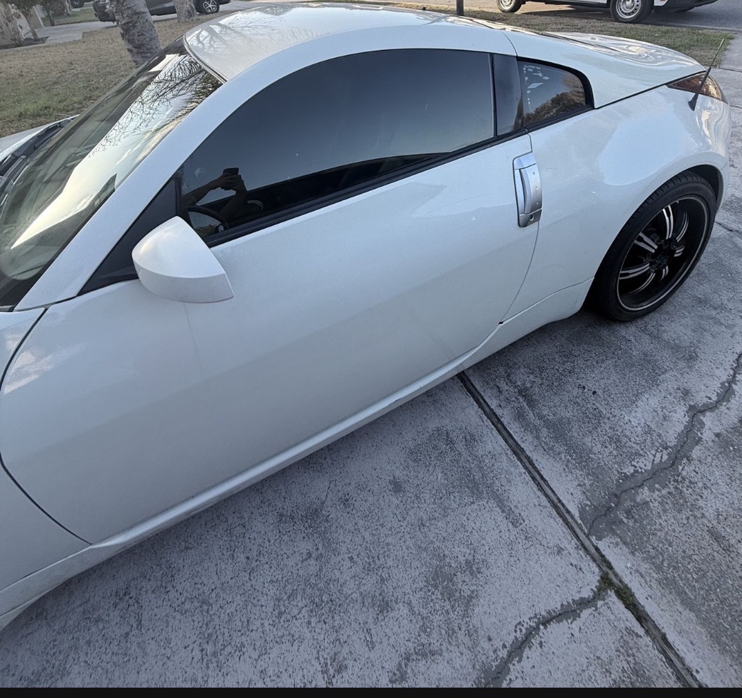 Used 2004 Nissan 350Z Coupe w/ Cargo Convenience Pkg RWD image 1