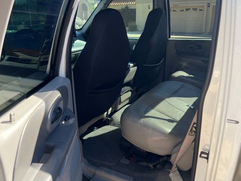 Used 2001 Ford F150 4x4 SuperCrew image 2