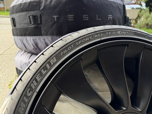 Used 2023 Tesla Model Y Performance image 26