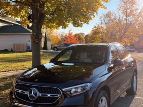 Used 2025 Mercedes-Benz GLC 300 4MATIC image 10