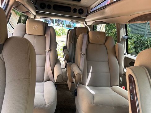 Used 2019 Chevrolet Express 2500 Extended RWD image 6
