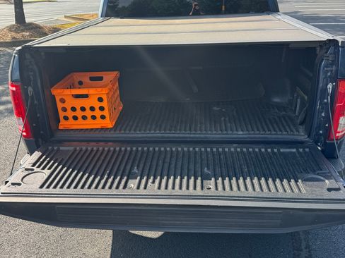 Used 2017 Ford F150 XLT w/ Trailer Tow Package RWD image 5