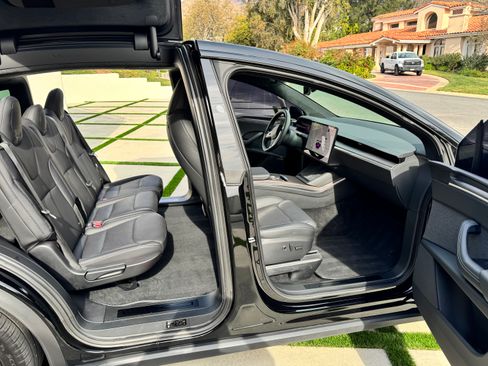 Used 2023 Tesla Model X image 11
