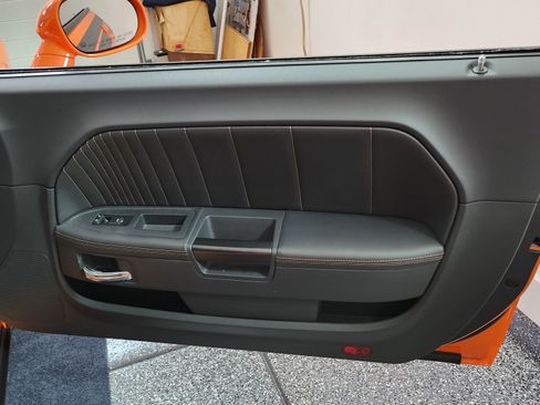 Used 2014 Dodge Challenger R/T image 27