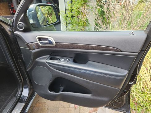 Used 2011 Jeep Grand Cherokee Laredo image 10