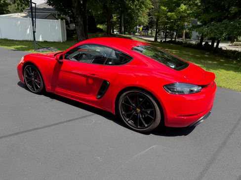 Used 2019 Porsche 718 Cayman GTS RWD image 10