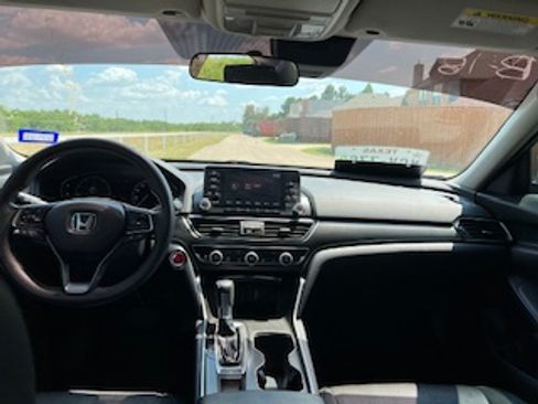 Used 2018 Honda Accord LX image 5