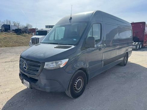 Used 2019 Mercedes-Benz Sprinter 170 image 2
