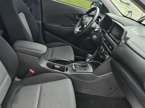 Used 2020 Hyundai Kona SE w/ Cargo Package FWD image 4