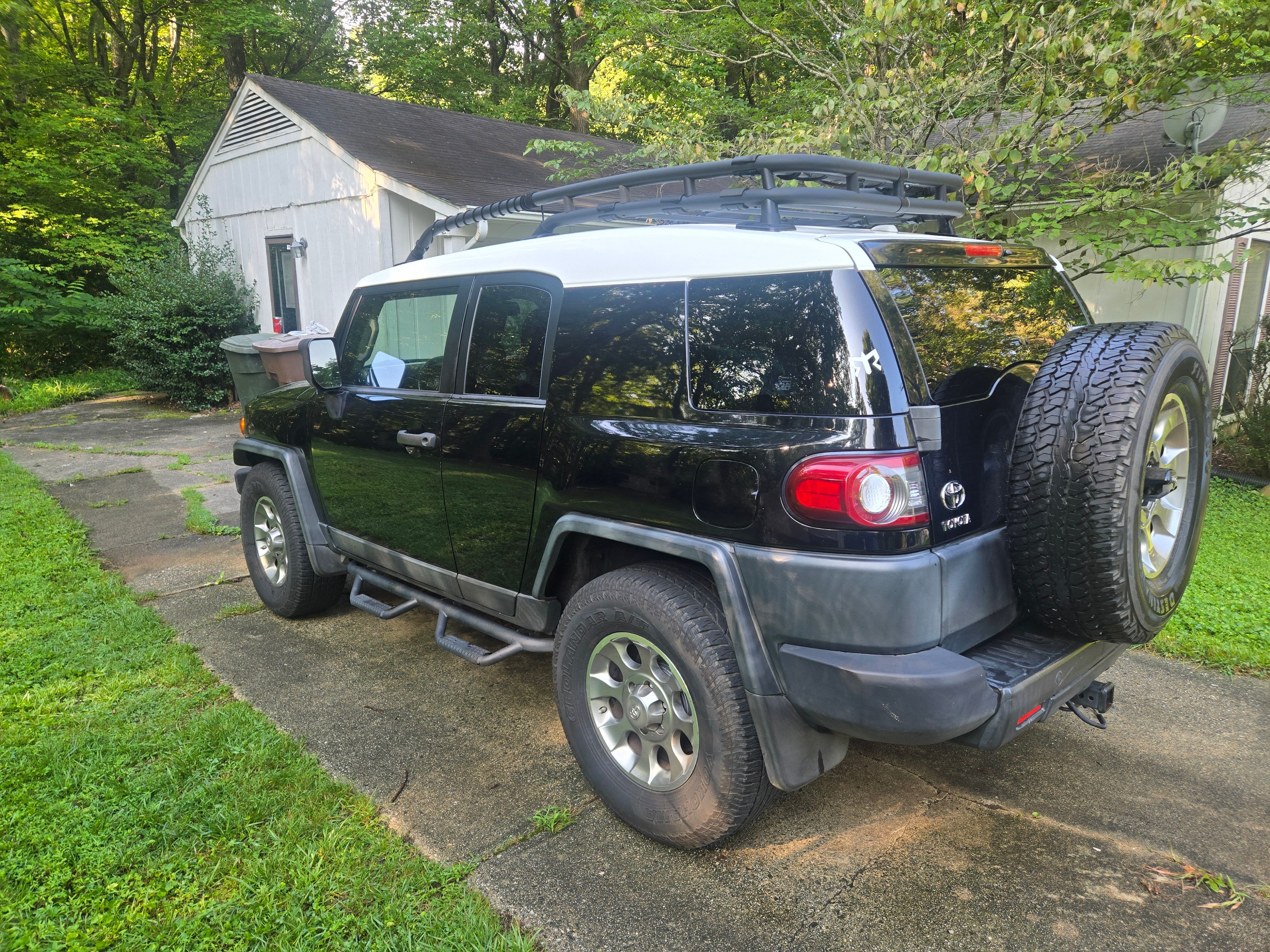 Used 2012 Toyota FJ Cruiser 2WD w/ Upgrade Pkg image 18