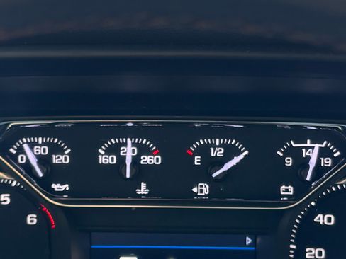 Used 2021 GMC Sierra 1500 AT4 w/ AT4 Preferred Package image 8