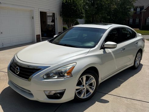 Used 2015 Nissan Altima 2.5 SL w/ Technology Package FWD image 5