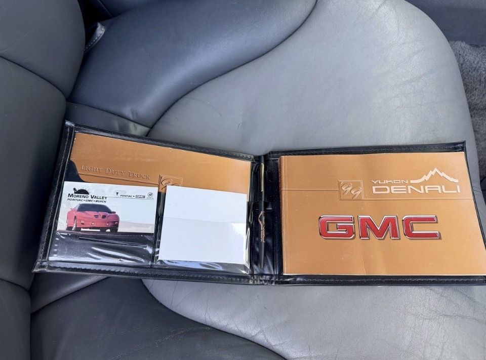 Used 1999 GMC Yukon Denali AWD/4WD image 22