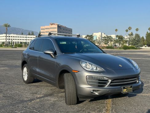 Used 2011 Porsche Cayenne AWD/4WD image 10
