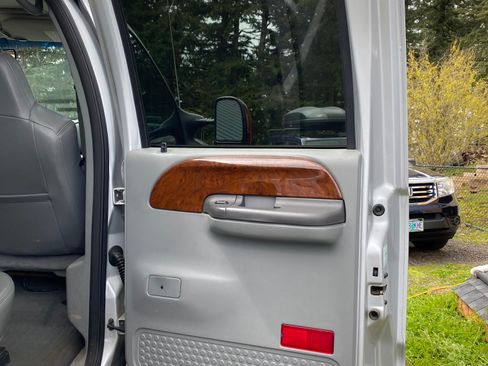 Used 2004 Ford F350 Lariat image 18