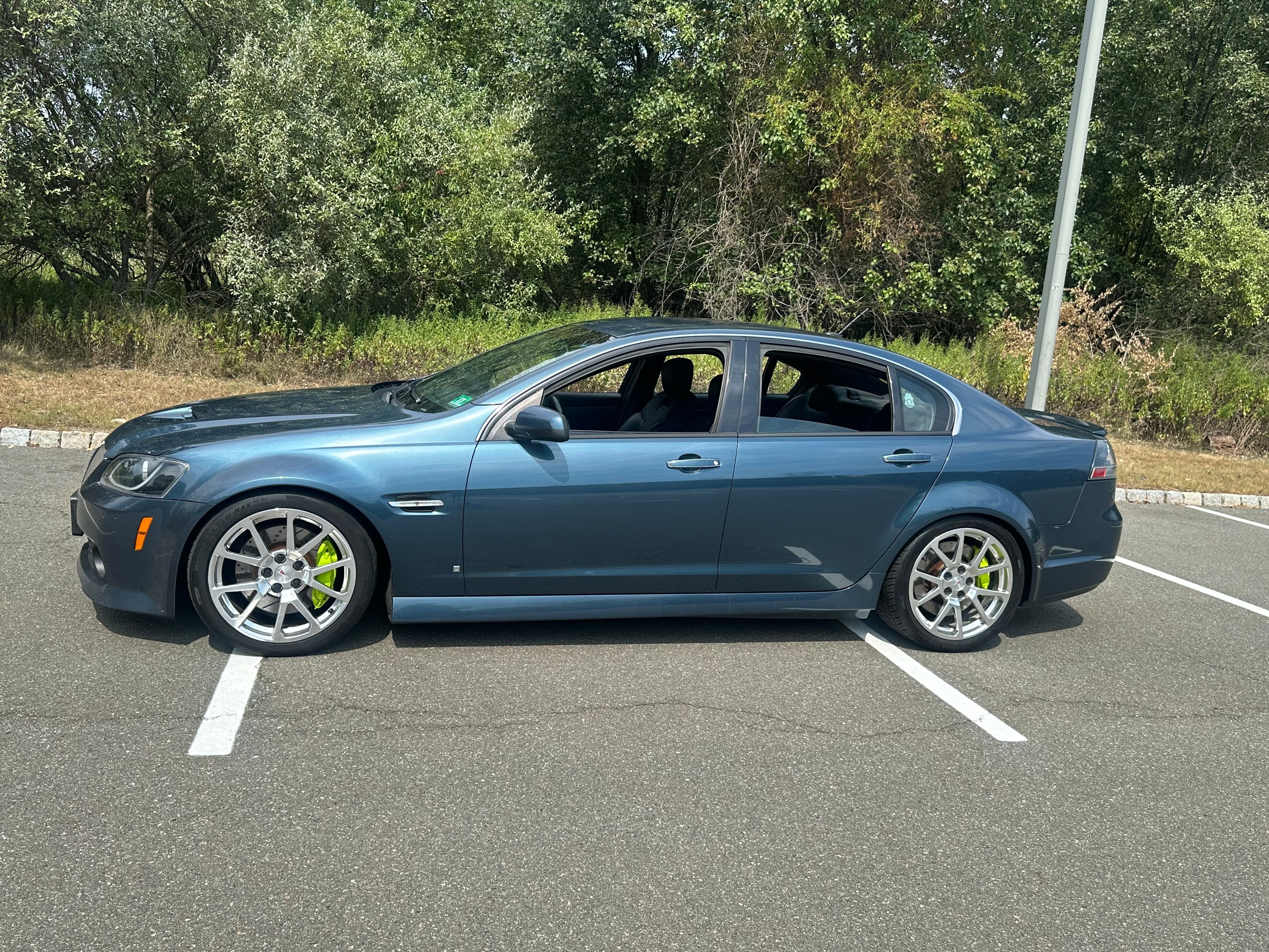 Used 2009 Pontiac G8 GT w/ Premium Package RWD image 4