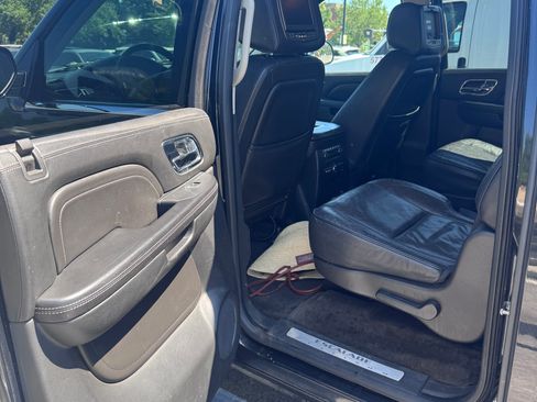 Used 2012 Cadillac Escalade ESV Platinum AWD/4WD image 10
