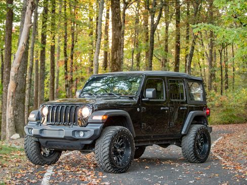 Used 2020 Jeep Wrangler Unlimited Sport image 15