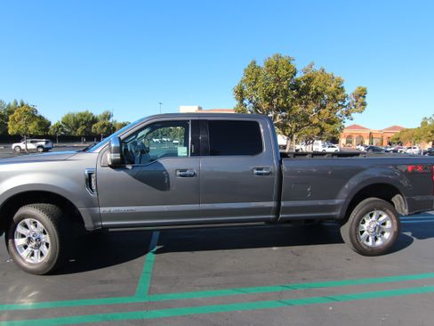 Used 2022 Ford F350 Platinum w/ FX4 Off-Road Package image 2