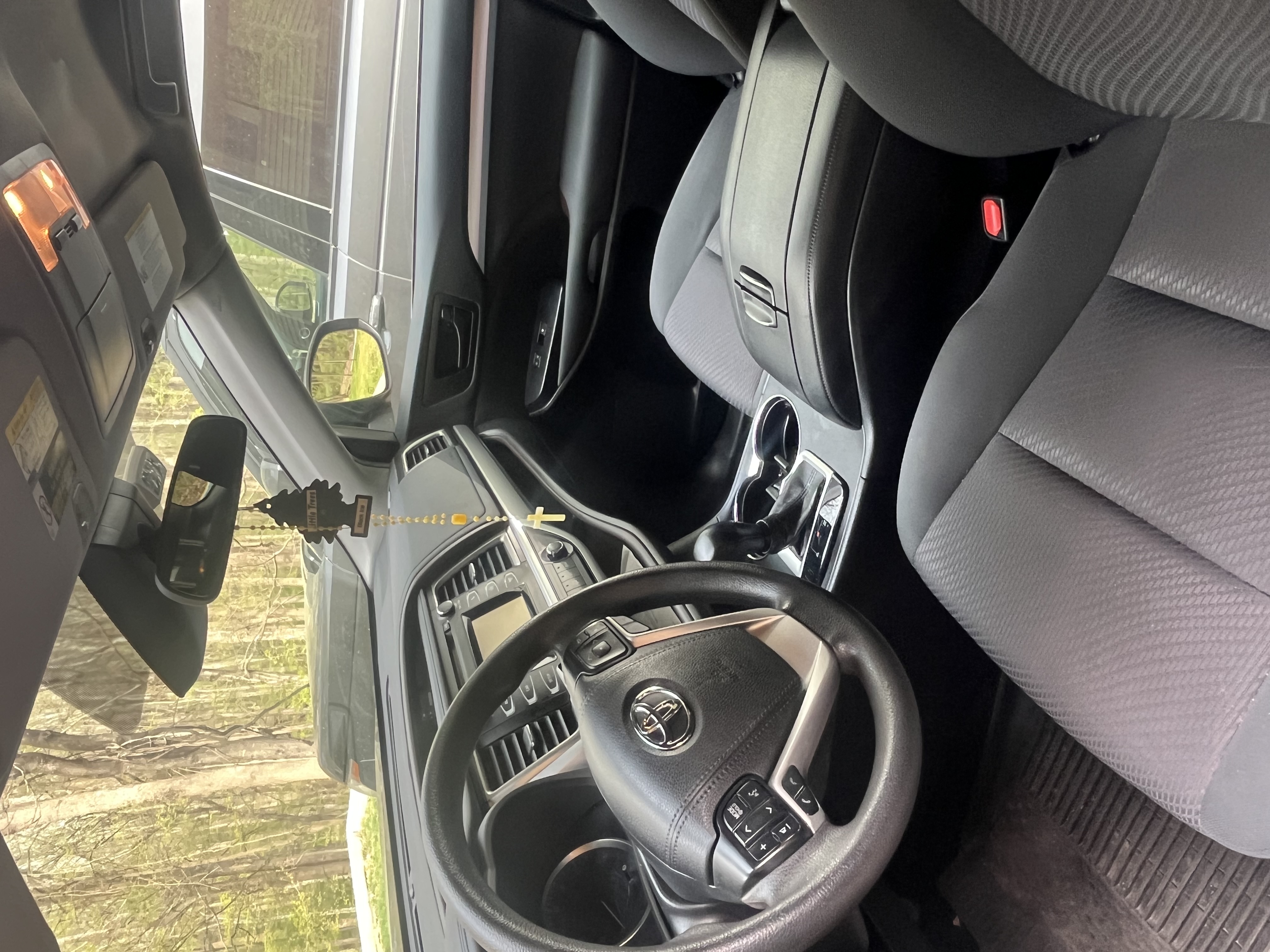 Used 2019 Toyota Highlander LE FWD image 9
