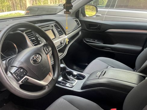 Used 2019 Toyota Highlander LE image 9