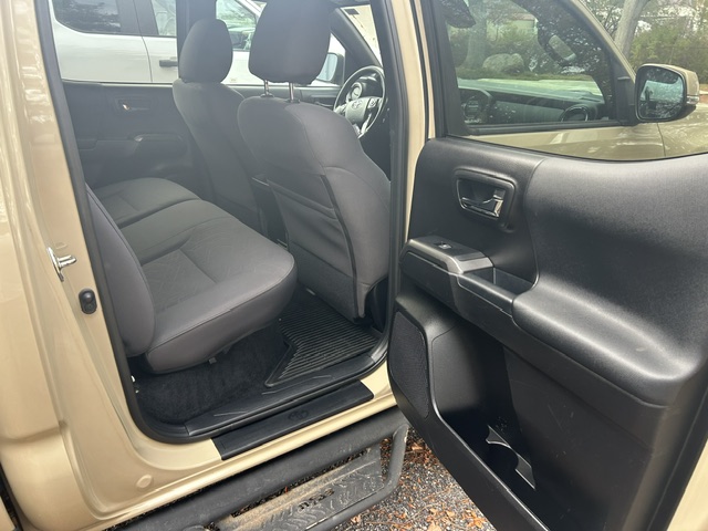 Used 2019 Toyota Tacoma TRD Sport w/ Technology Package AWD/4WD image 15