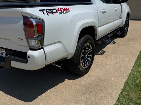 Used 2023 Toyota Tacoma TRD Sport w/ TRD Premium Sport Package AWD/4WD image 6