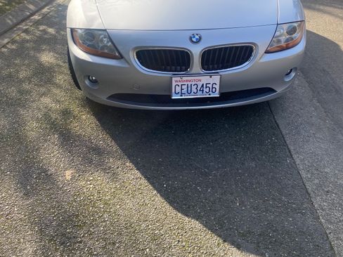 Used 2004 BMW Z4 3.0i image 2