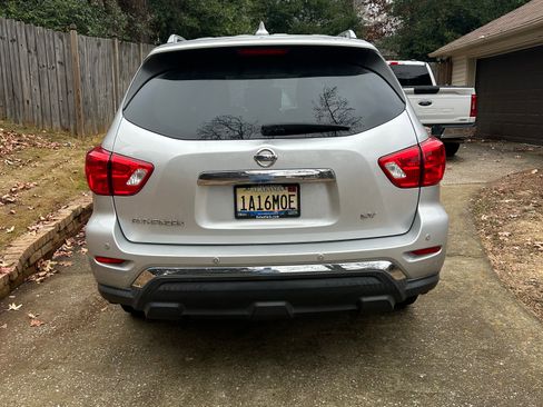 Used 2019 Nissan Pathfinder SV image 12