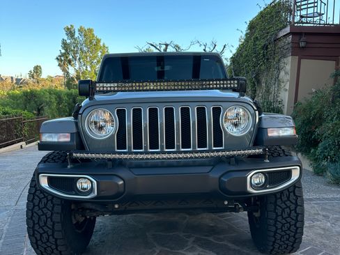Used 2019 Jeep Wrangler Unlimited Sahara AWD/4WD image 4