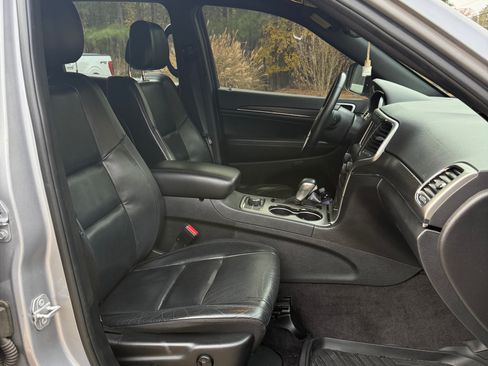Used 2018 Jeep Grand Cherokee Limited image 9