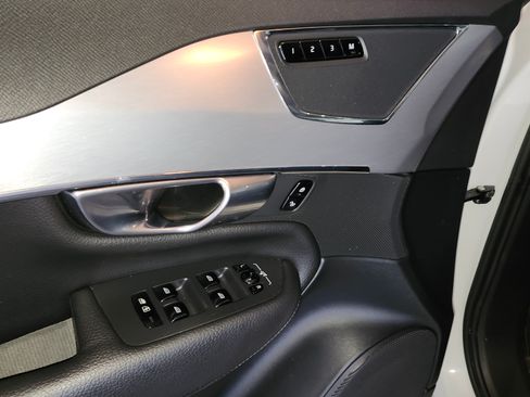 Used 2018 Volvo XC90 T6 Momentum w/ Convenience Package image 8