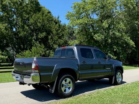 Used 2012 Toyota Tacoma 4x4 Double Cab w/ SR5 Pkg image 6
