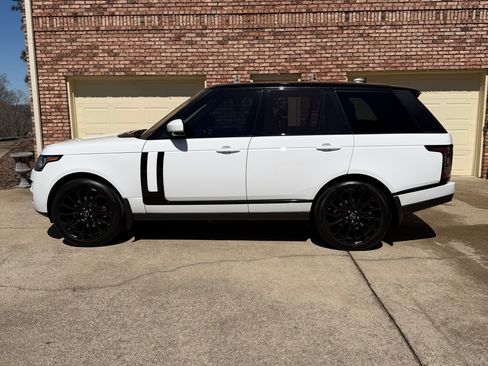 Used 2017 Land Rover Range Rover image 2