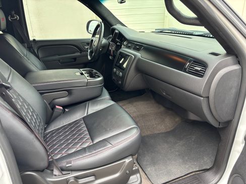 Used 2010 Chevrolet Suburban 2500 LS AWD/4WD image 13