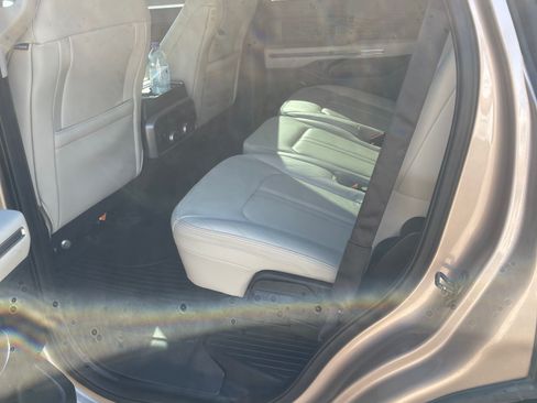 Used 2020 Ford Expedition Platinum AWD/4WD image 12