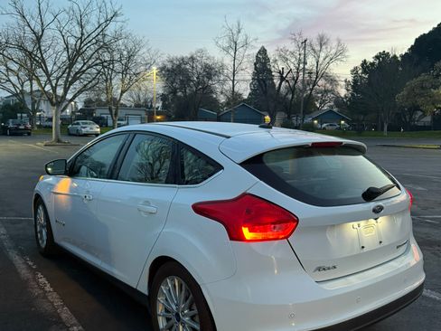 Used 2017 Ford Focus Electric Hatchback image 4