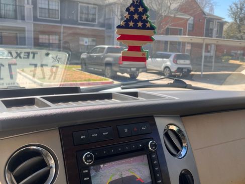 Used 2012 Ford Expedition XLT image 19