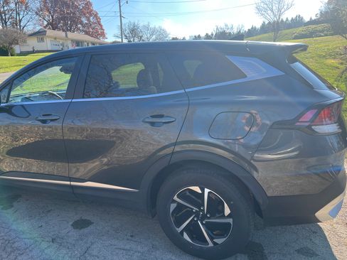 Used 2023 Kia Sportage LX image 4