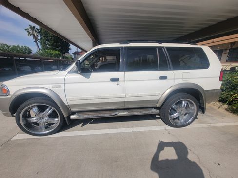 Used 2003 Mitsubishi Montero Sport XLS image 2