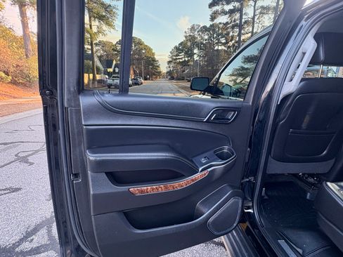 Used 2016 Chevrolet Suburban LTZ image 8