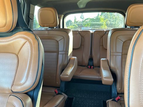 Used 2022 Lincoln Aviator Black Label Grand Touring AWD/4WD image 11
