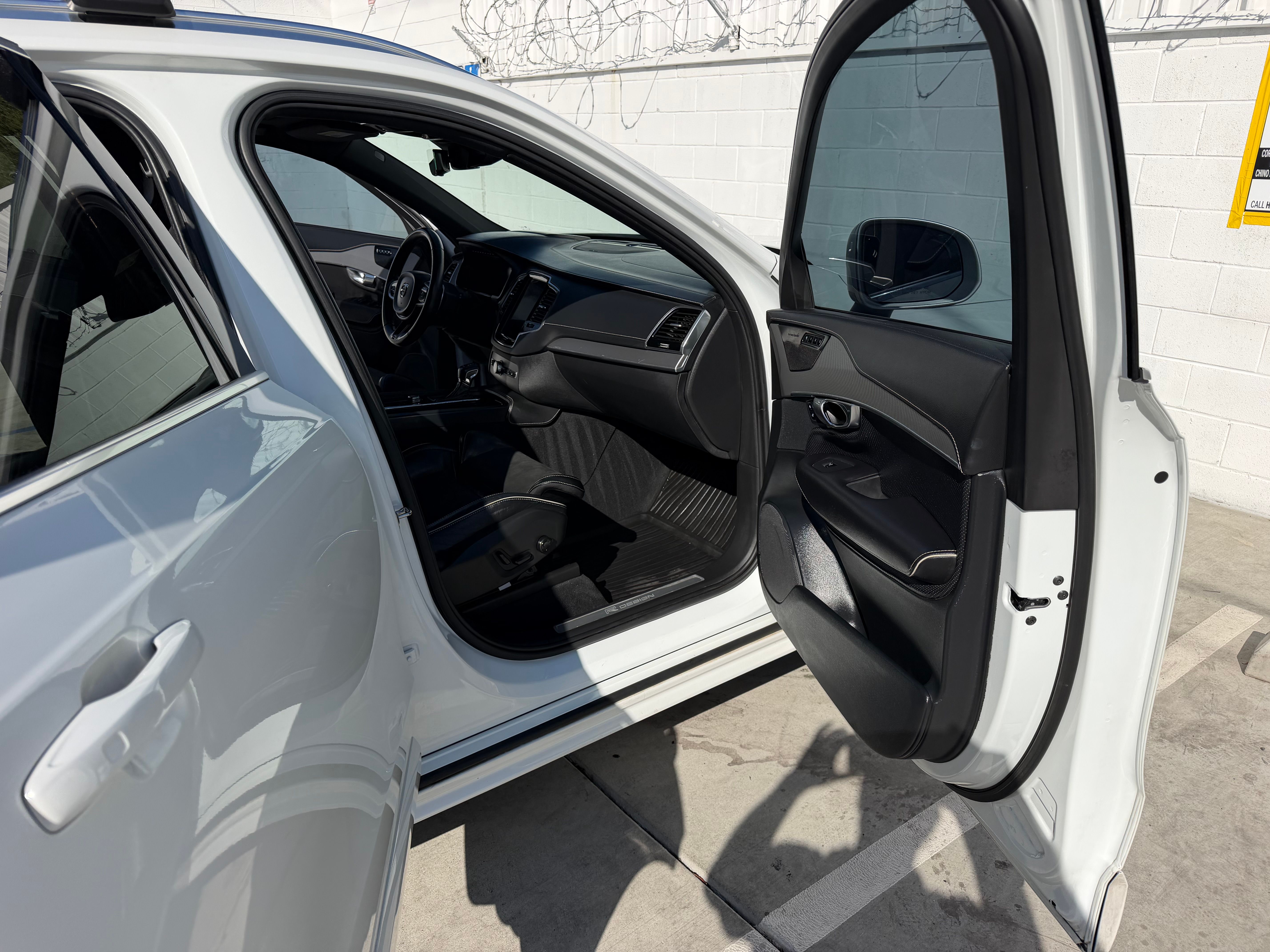 Used 2019 Volvo XC90 T6 R-Design w/ Advanced Package AWD/4WD image 1