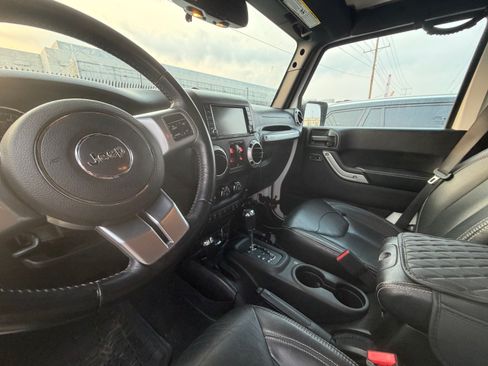 Used 2017 Jeep Wrangler Unlimited Rubicon AWD/4WD image 19