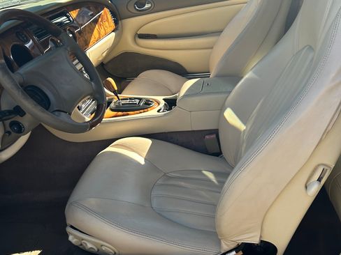Used 1997 Jaguar XK8 Convertible image 4