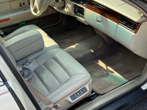 Used 1996 Cadillac De Ville Sedan FWD image 18