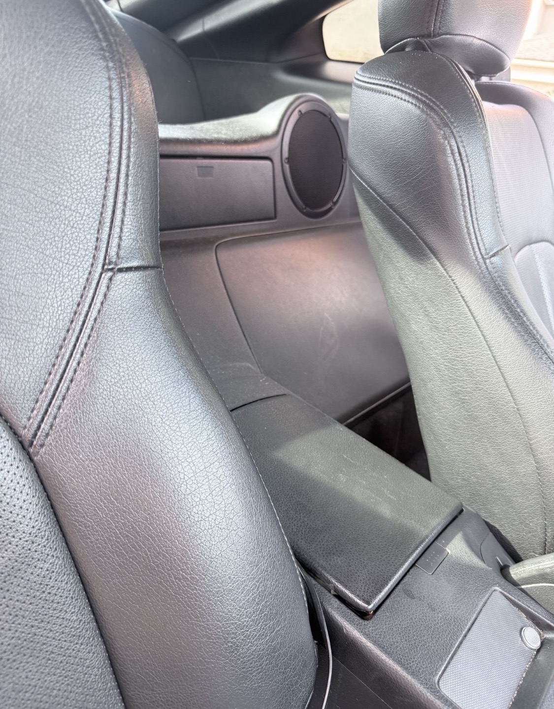 Used 2004 Nissan 350Z Coupe w/ Cargo Convenience Pkg RWD image 8