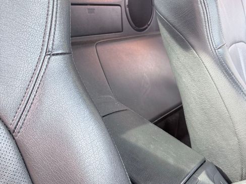 Used 2004 Nissan 350Z Coupe w/ Cargo Convenience Pkg RWD image 8