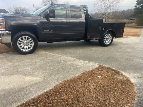 Used 2015 Chevrolet Silverado 3500 LT w/ LT Convenience Package AWD/4WD image 5