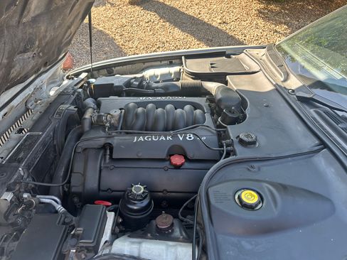 Used 1998 Jaguar XJ8 image 15